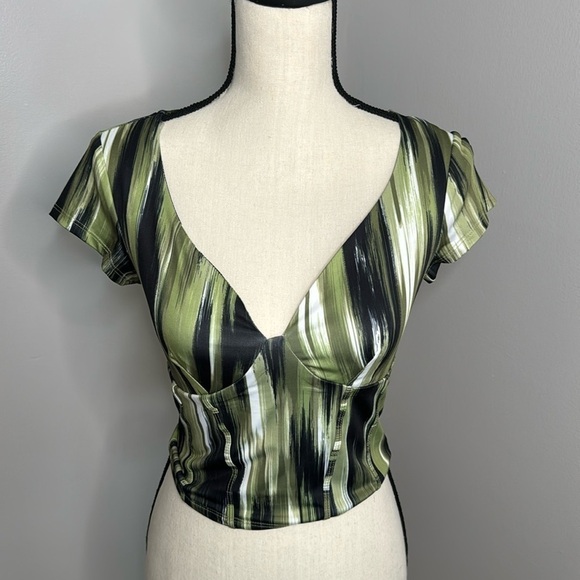 Madden NYC Tops - Madden NYC Women’s Green/Black Short Sleeve Plunge Neck Top Sz S